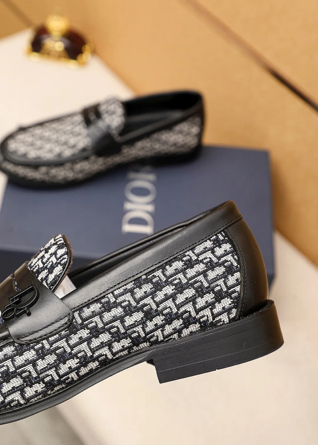 Men's shoes 💰480 💐 Product trademark: Dior "Dior" casual leather shoes Regular size: 39-44 (38.45.46🉑️Customized) Product materials: Selected Italian imported first-layer calfskin upper, imported water-dyed 🐂 cowhide lining. Strong three-dimensional visual effect, original outsole color: 2 colors available